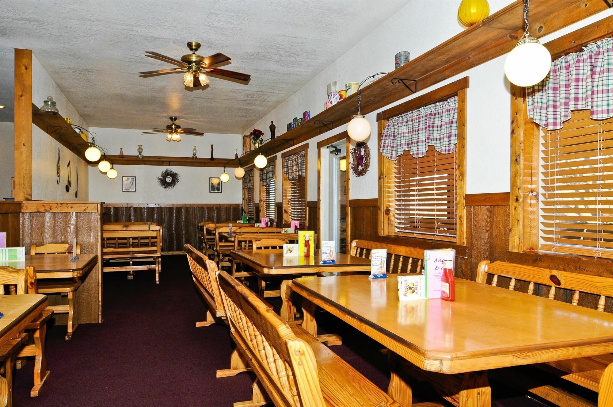 Surestay Plus Hotel By Best Western Berkeley Springs Restaurant photo